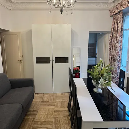 3 Pieces 64 M2 Dans 16, 2 Minutes Du Metro Michel Ange Auteuil, 6 Personnes * Paris